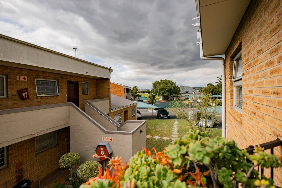 1 Bedroom Property for Sale in Oakglen Western Cape